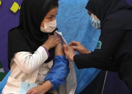 تزریق ۲۴۰ دوز واکسن به پرسنل بهداشت و درمان شهرستان بندرلنگه در سومین مرحله واکسیناسیون کرونا