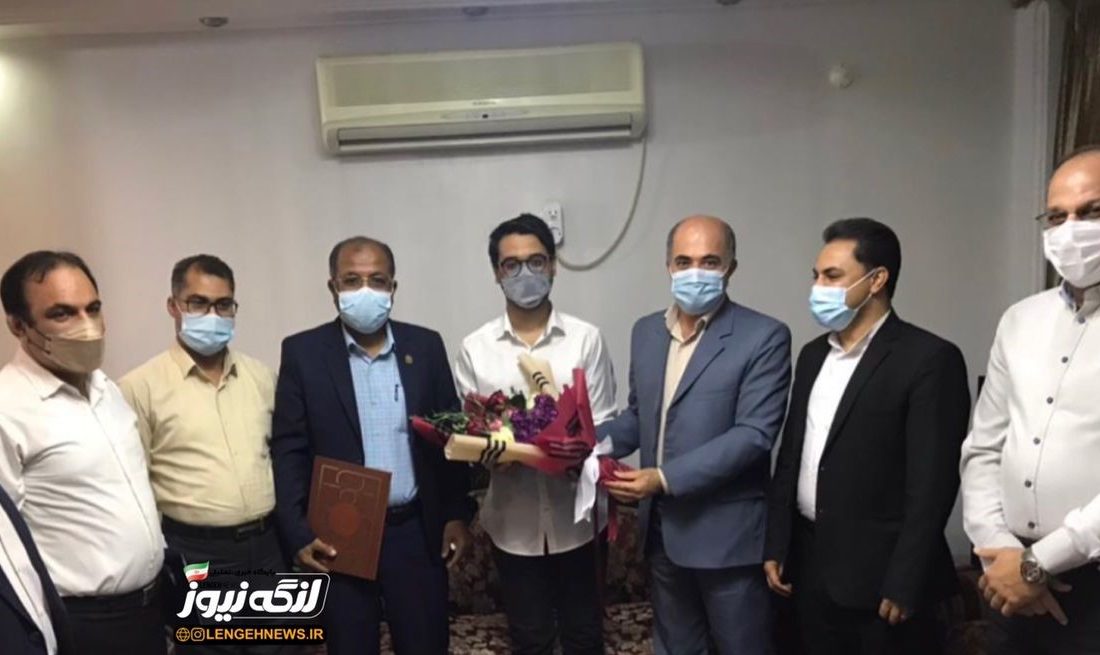 دیر آموزش و پرورش دبیرستان فارابی با قبولی پزشکی بندرلنگه دیدار کردند