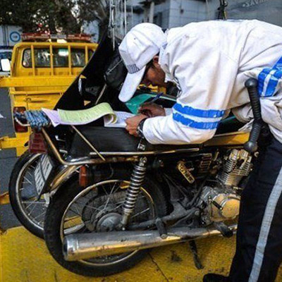 اجرای طرح توقیف موتورسیکلت سواران متخلف و حادثه ساز در بندرلنگه