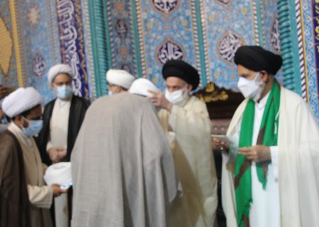با حضور حضرت آیت الله حسینی بوشهری مراسم عمامه گذاری طلاب حوزه علمیه آل البیت(ع) بندرلنگه برگزار شد
