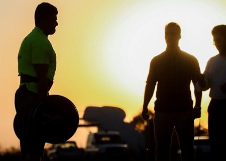 برگزاری مسابقات قویترین مردان ساحلی هرمزگان در بندرلنگه