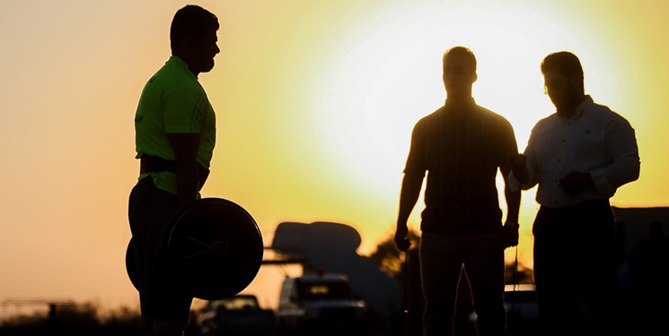 برگزاری مسابقات قویترین مردان ساحلی هرمزگان در بندرلنگه