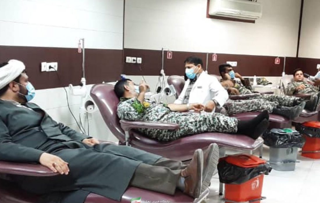 کارکنان گروه پدافند هوایی شهید اسماعیلیان بندرلنگه اهداء خون کردند
