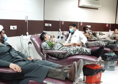 کارکنان گروه پدافند هوایی شهید اسماعیلیان بندرلنگه اهداء خون کردند