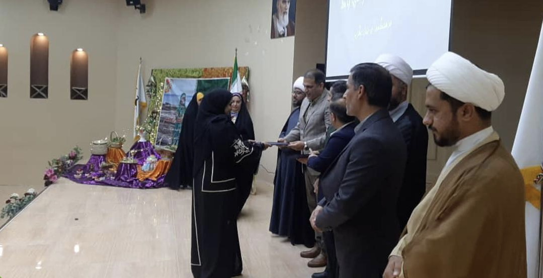 برگزاری آئین تکریم همسران مکرم شهداء وتقدیر ازبانوان فعال بخش مرکزی