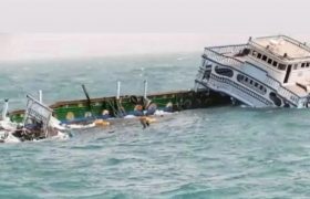 غرق شدن شش لنج باری به علت طوفان شدید شب گذشته/ نجات معجزه آسای ملوان لنگه‌ای پس از ده ساعت شناور در آب‌های کشور امارات