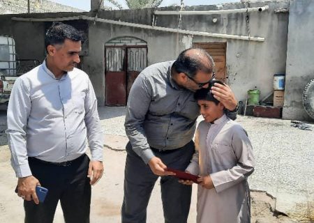 تقدیر از حافظ برتر مسابقات قرآنی کشوری مشکات