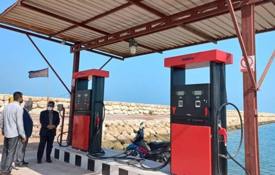 جایگاه ساحلی گشه بدون کارت آزاد /صیادان بندرلنگهای خواهان اختصاص سهمیه سوخت آزاد برای جایگاه سوخت خلیج فارس هستند