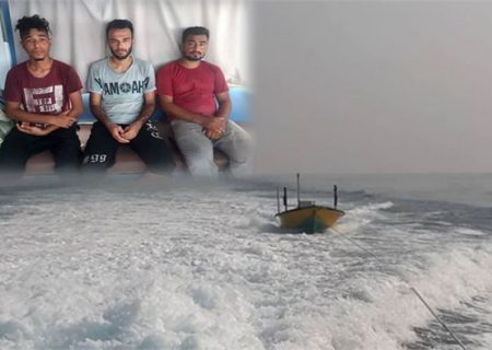  نجات سه صیاد چارکی بعد از ۱۲ ساعت سرگردانی بر روی دریا