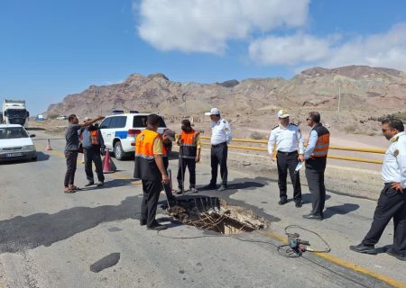 بازدید رئیس پلیس راه استان هرمزگان از محل فرو ریختگی پل حمیران