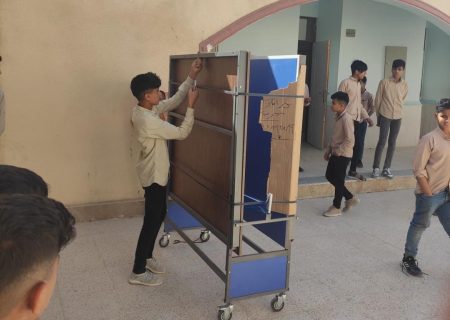 تأمین تجهیزات آموزشگاه توسط دانش‌آموزان دبیرستان سلمان فارسی روستای کنخ