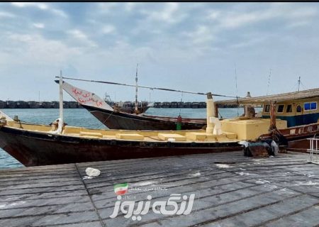 توقیف ۱۶ فروند لنج قاچاقچی سوخت در بندرلنگه