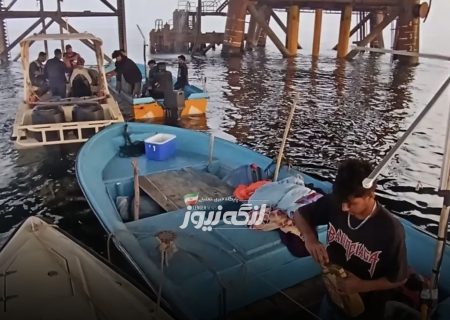 عملیات نفسگیر نجات دو قایق صیادی در دریای طوفانی پارسیان