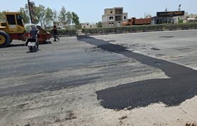اجرای عملیات آسفالت نوار حفاری بلوار امام حسین(ع) بندرکنگ
