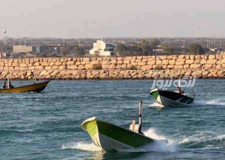 دمای ۴۰ درجه‌ای و دریای کمی مواج در بندرلنگه