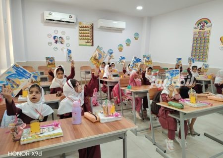 توزیع هزار جلد دفتر بین دانش‌آموزان بندرکنگ