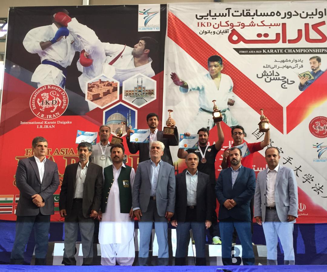 هرمزگان در ‌مسابقات آسیایی کاراته در بخش آقایان بر سکوی سوم ایستاد.