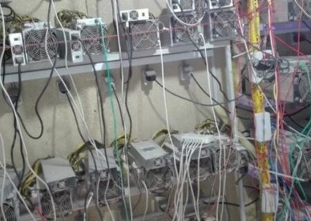 کشف ۶ دستگاه استخراج ارز دیجیتال قاچاق در بندرلنگه