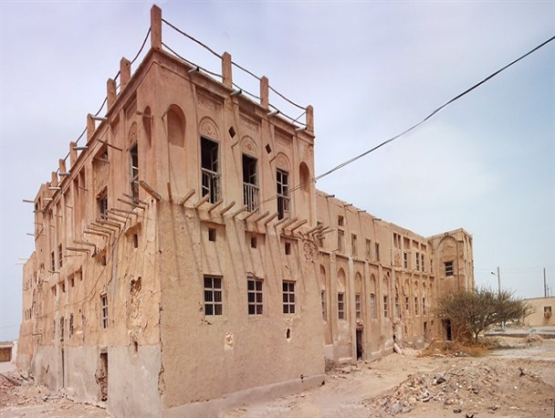 قلعه مغویه (شیخ سلطان المرزوقی) بندرلنگه دیگر استوار نیست