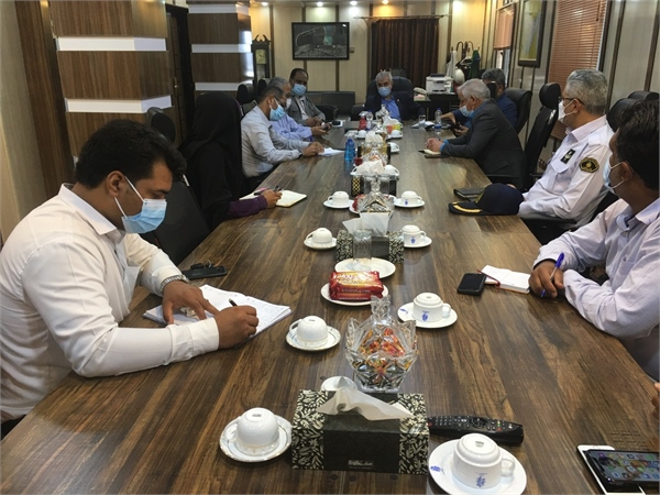 اعضای شورای جدید شهرستان بندرلنگه با حضور در اداره بنادر و دریانوردی غرب هرمزگان با مدیریت این بندر دیدار و گفتگو کردند.