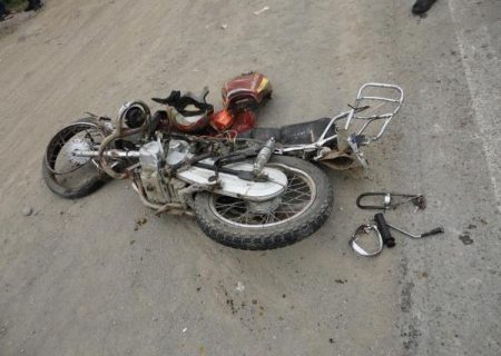 یک فوتی و۲ مجروح حاصل واژگونی موتورسیکلت در بندرلنگه