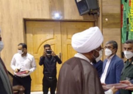 مراسم تکریم و معارفه رئیس دفتر امام جمعه بندرلنگه برگزار شد