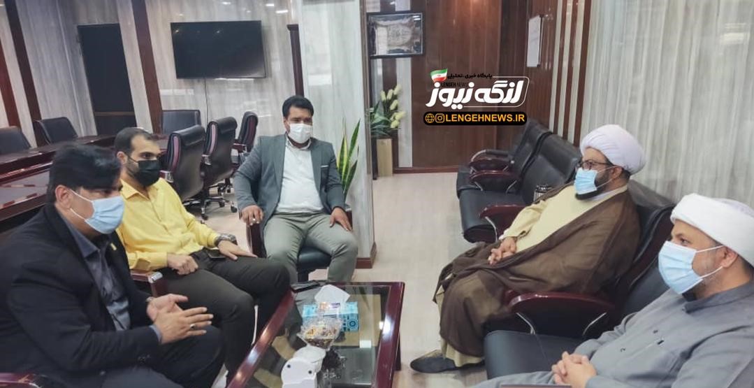 دیدار مسئول دفتر نمایندگی ولی فقیه در امور اهل سنت شعبه غرب هرمزگان با شهردار بندرلنگه