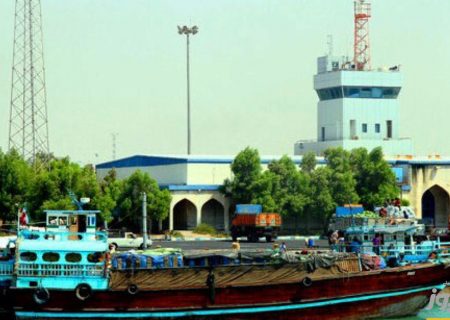 لنج‌داران و ملوانان هرمزگان می‌توانند کالای مجاز از طریق مبادی رسمی به کشور وارد کنند