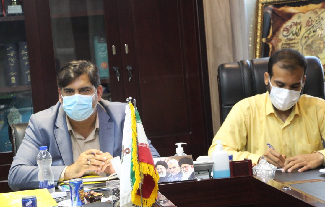 کاشت ۲۰ هزار گل فصلی و نهال در سطح شهر بندرلنگه/  ۴۲۲ هزار بافت فرسوده شهر بندرلنگه در آینده نه چندان به تصویب خواهد رسید/ مطالبه گری آمیخته با توهین زیبنده و پذیرای هیچکس نیست.