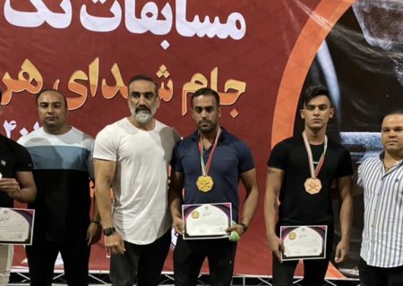 بنیامین نظامی مدال نقره مسابقات تک لیفت جام شهدای هرمزگان را کسب کرد