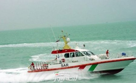 نجات جان ۳ دریانورد یک قایق صیادی در منطقه دریایی جزیره فارور