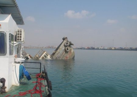 بر اثر تصام دریایی یک نفر مفقود و ۷ نفر نجات یافتند