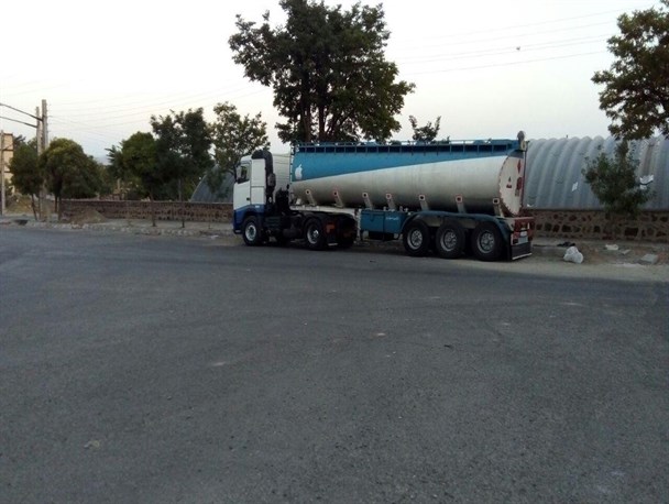 صدای مردم/ گلایه شهروند از پارک کامیون‌ها در سطح شهر بندرلنگه