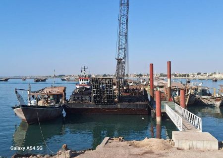 نصب یک فروند اسکله گردشگری در بندرکنگ