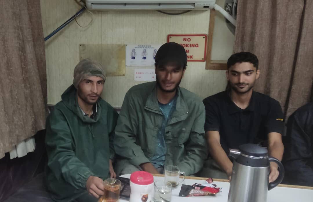 نجات ۳ صیاد پارسیانی گرفتار در طوفان در آبهای خلیج فارس