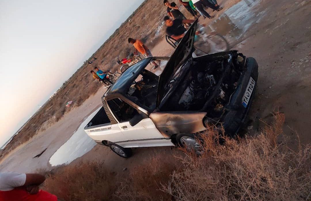 اتصالی برق، آتش به جان وانت پراید انداخت