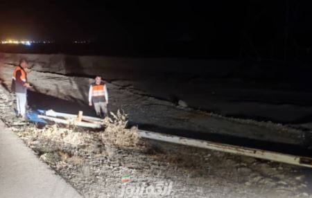 تابلو خطرناک وسط جاده در حوالی کنخ برداشته و مسیر ایمن شد