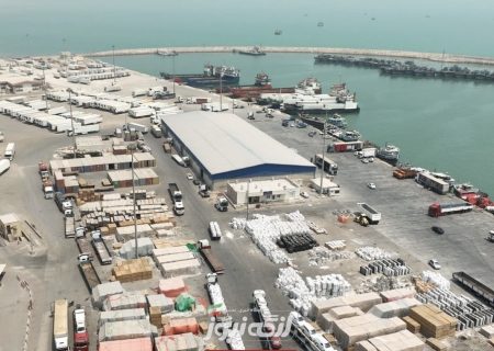 تخلیه و بارگیری نزدیک به ۴ میلیون تن انواع کالای نفتی و غیر نفتی طی چهار ماهه سال ۱۴۰۳ در بنادر غرب استان هرمزگان