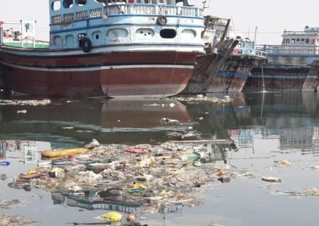 ریختن زباله توسط کشتی‌ها در لنگرگاه‌های بندرلنگه، محیط زیست را تهدید می‌کند!