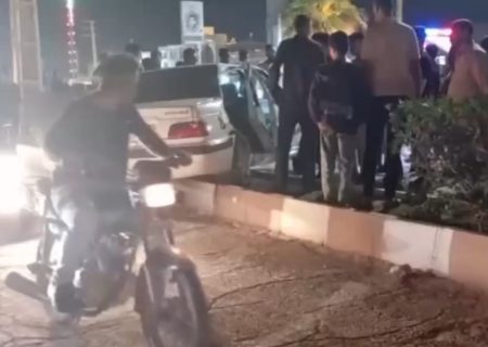 برخورد دو خودرو پارس در بلوار معلم بندرلنگه، خوشبختانه بدون آسیب