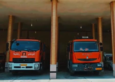 آمادگی خودرو آتش‌نشانی رنو میدلام بندرلنگه برای خدمت‌رسانی به شهروندان پس از تعمیرات اساسی