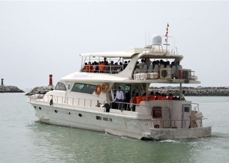 گشت دریایی شاد و متنوع در روز ۱۳ بدر در بندرچارک برگزار شد