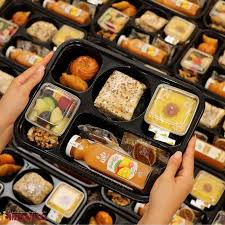 مردم بندر شناس، بیش از ۱۵۰۰ پک افطاری به مسافران نوروزی توزیع کردند