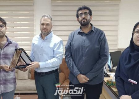 تقدیر رئیس بیمارستان شهدا بندرلنگه از پرستار نمونه فروردین ماه