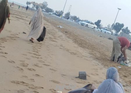 پاکسازی ساحل روستای برکه سفلین توسط بانوان