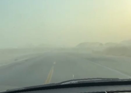 صدای مردم/آلودگی هوا ناشی از گرد و خاک شرکت گچ و سنگ در محور بندرخمیر-بندرلنگه دید را به شدت کاهش می دهد