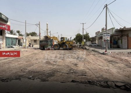 آغاز برداشت آسفالت فرسوده خیابان شهید منتظری توسط واحد عمرانی شهرداری بندرکنگ