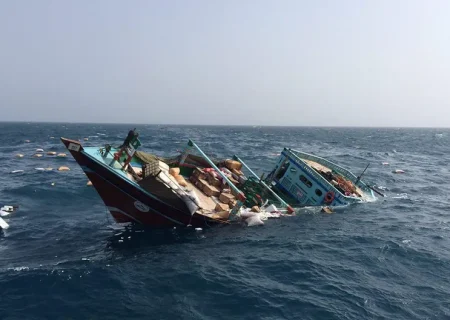 غرق شدن لنج باری حوالی لاوان و نجات ۶ ملوان