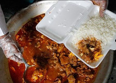 پخت روزانه ۵۰۰۰ وعده غذا برای زائران در آشپزخانه ستاد اربعین بندرلنگه
