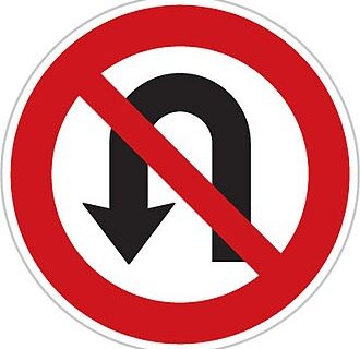 بی‌توجهی به تابلوهای ترافیکی در بندرلنگه؛ کامیون‌های یخچالی و سواری‌کش همچنان در شهر دور می‌زنند!